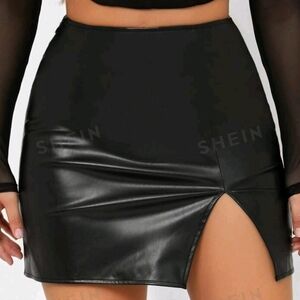 NEW faux leather mini skirt with thigh slit size Small stretch black short skirt